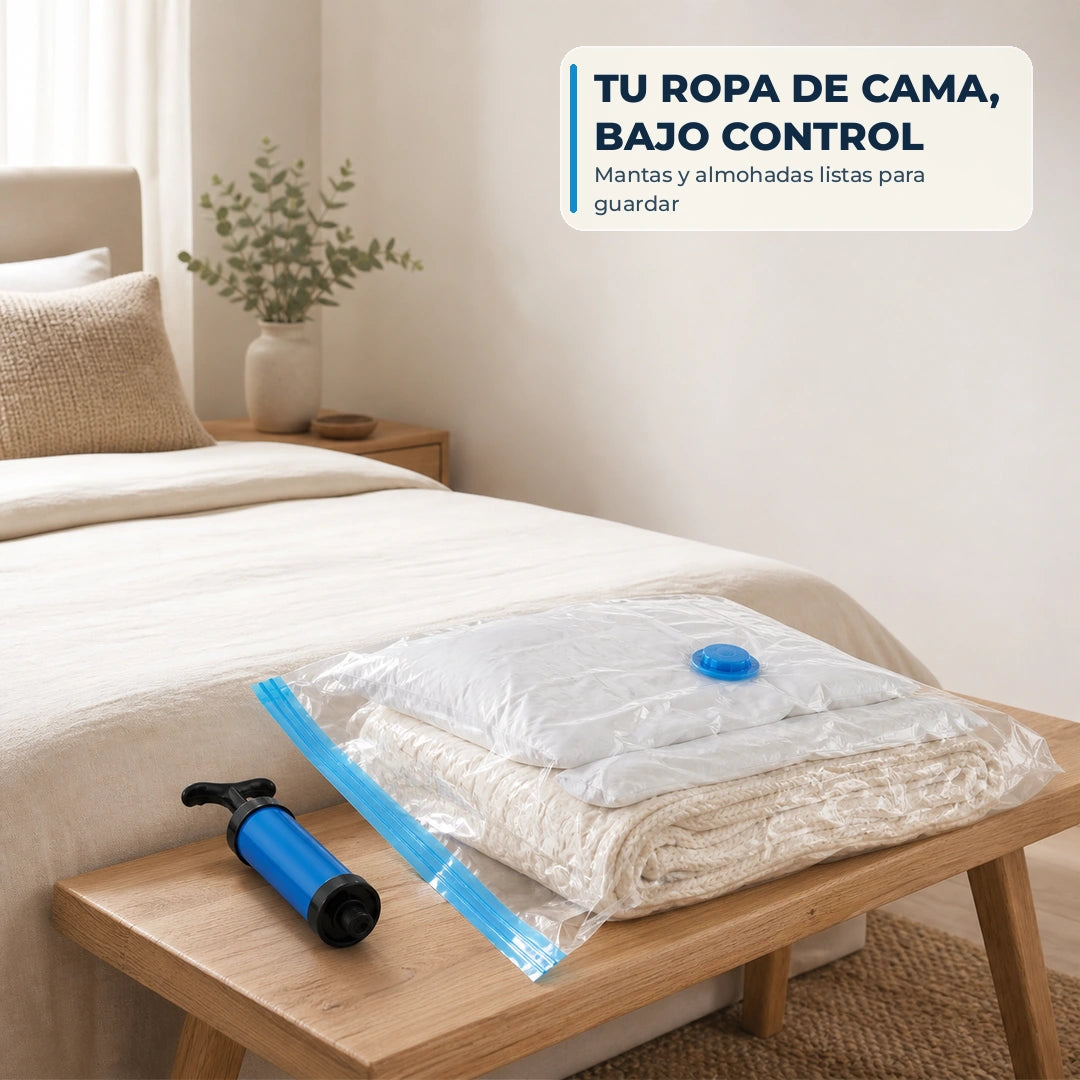 Ropa de cama organizada en bolsas de almacenamiento al vacío